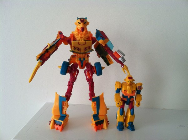 Transformers Club Subscription Service Circuit Robot Mode Image (1 of 1)